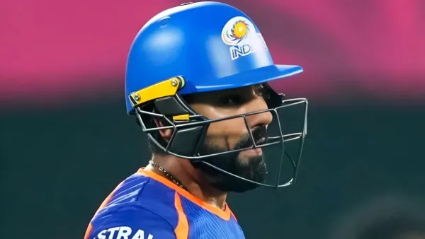 MI former skipper Rohit Sharma suffered an injury during RCB game