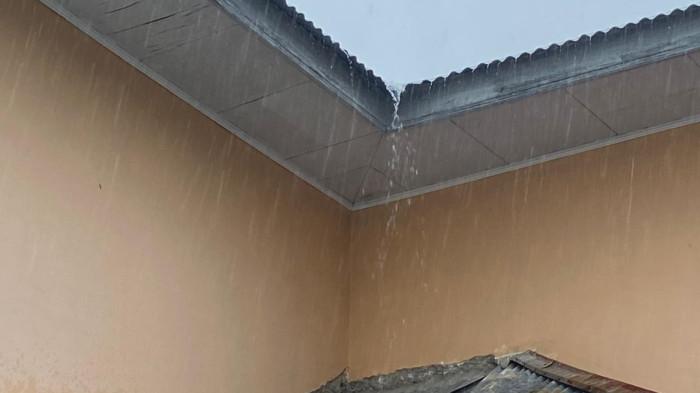 Potret hujan ringan di Kota Gorontalo hari ini Senin (20/4/2026)