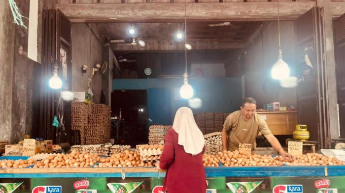 Suasana penjual di Pasar Sentral, Kota Gorontalo ffffff