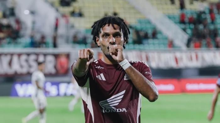 MENIT BERMAIN - Bek PSM Makassar Aloisio Neto Soares selebrasi gol lawan Persita Tangerang pada pekan 24 Super League 2025/2026 di Stadion BJ Habibie, Kota Parepare, Sulawesi Selatan (Sulsel), Senin (2/3/2026). Aloisio Soares pemain tersibuk PSM Makassar.