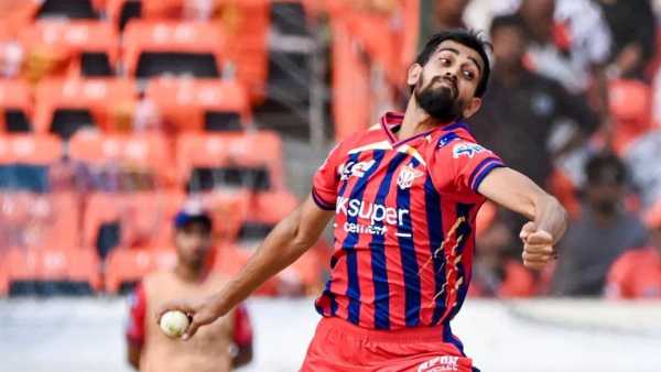 प्रिन्स यादवचा आयपीएलमधील हा दुसरा सीजन आहे. लखनऊ सुपर जायंट्सने त्याला 2025 च्या मेगा ऑक्शनमध्ये विकत घेतलं होतं. प्रिन्स यादवला टीममध्ये घेण्यासाठी लखनऊच्या टीमने फक्त 30 लाख रुपये खर्च केले होते. PTI 