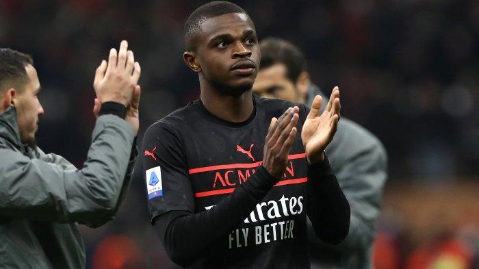 SEGERA CAPAI KESEPAKATAN- AC Milan dan Pierre Kalulu segera menyepakati kesepakatan kontrak jangka panjang baru.  Itu akan ditandatangani AC Milan dan Pierre Kalulu pada hari ini dan akan berlaku hingga Juni 2027. ?