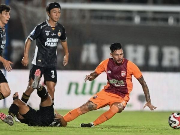 Suasana pertandingan antara Borneo FC vs Semen Padang pada laga pekan ke-29 Super League 2025-2026 di Stadion Segiri, Samarinda, pada Sabtu (25/4/2026).