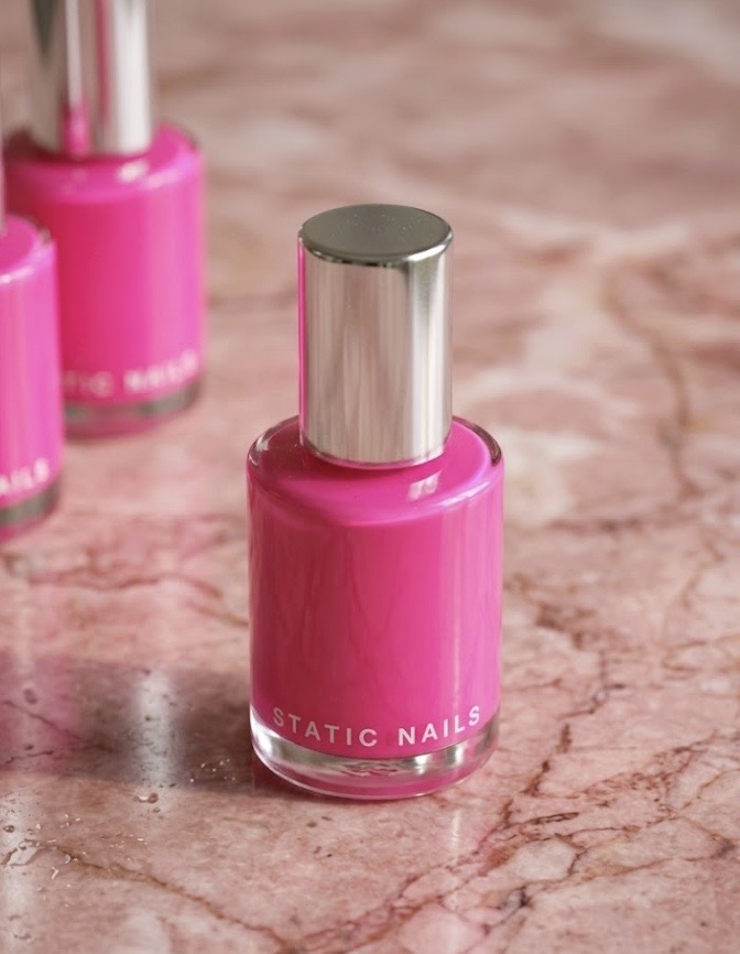 Pinkfarbener Nagellack-Look!