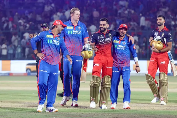 Virat Kohli's presence looms so large over this fixture that it needed something truly special to steal the spotlight away from him as Royal Challengers Bengaluru made their way to the Feroz Shah Kotla on Monday. <div style=