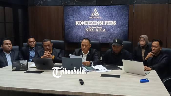 KLARIFIKASI. NDX AKA gelar jumpa pers di Solo terkait polemik pembatalan tampil di konser gelombang cinta fest pada Selasa (28/4/2026). Mereka membantah mebatalkan konser secara sepihak.