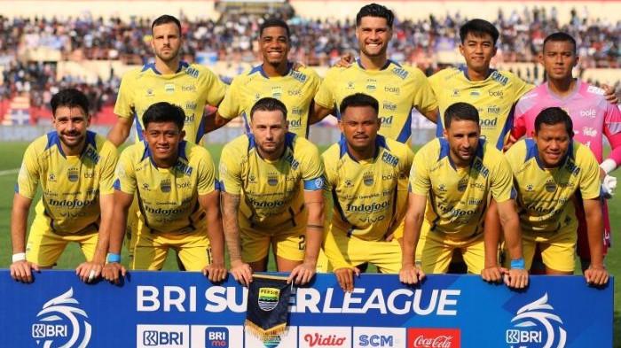 HADAPI PSIM - Starting eleven Persib Bandung saat tandang ke markas PSIM Yogyakarta pada pekan ketiga Super League 2025-2026.