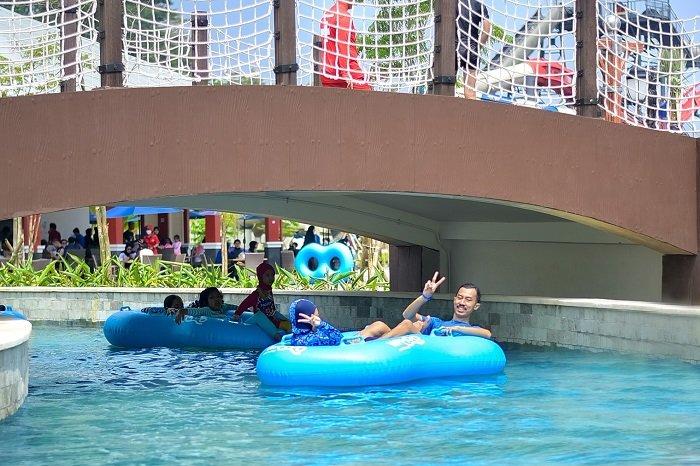 Wahoo Waterworld Bandung Barat menghadirkan promo tiket mulai Rp 89 ribuan dengan banyak wahana seru untuk liburan keluarga.