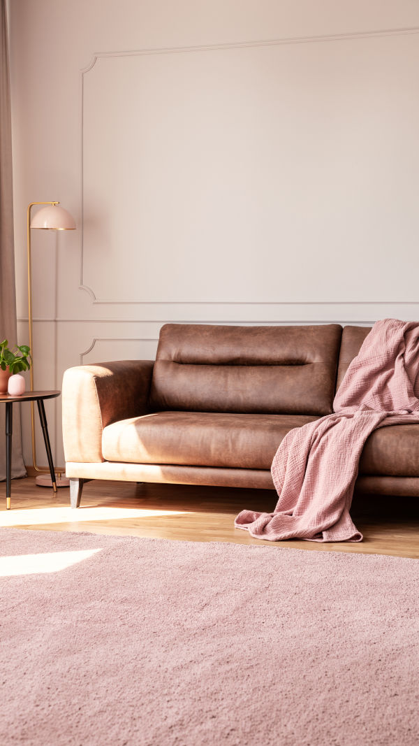 Mądrze umieszczony sofa