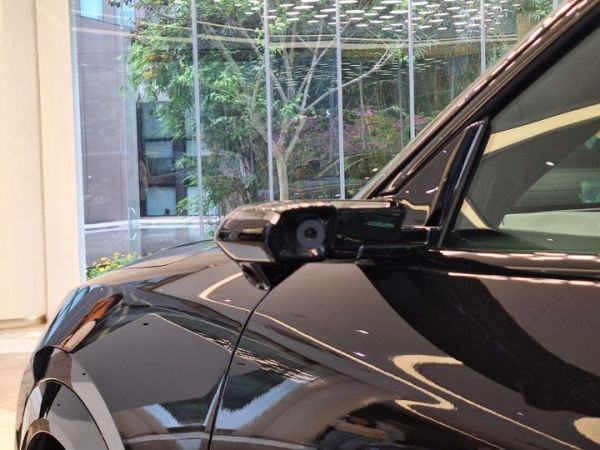 Kaca spion Mazda EZ-60 atau CX-6e digantikan dengan kamera 