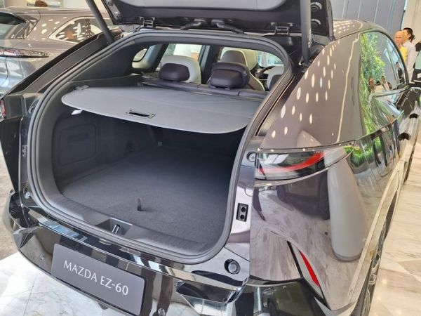 Area bagasi Mazda EZ-60 alias CX-6e
