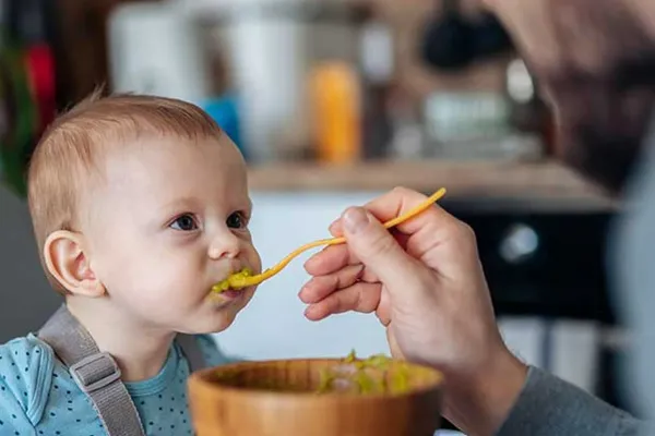 what to keep in mind while starting solids for your infant