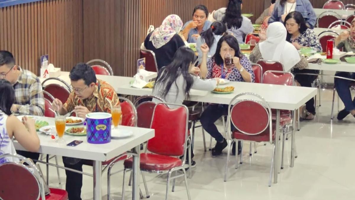 Restoran Ikan Tude Manado, satu tempat makan malam dekat Stasiun Sudirman Jakarta Pusat.
