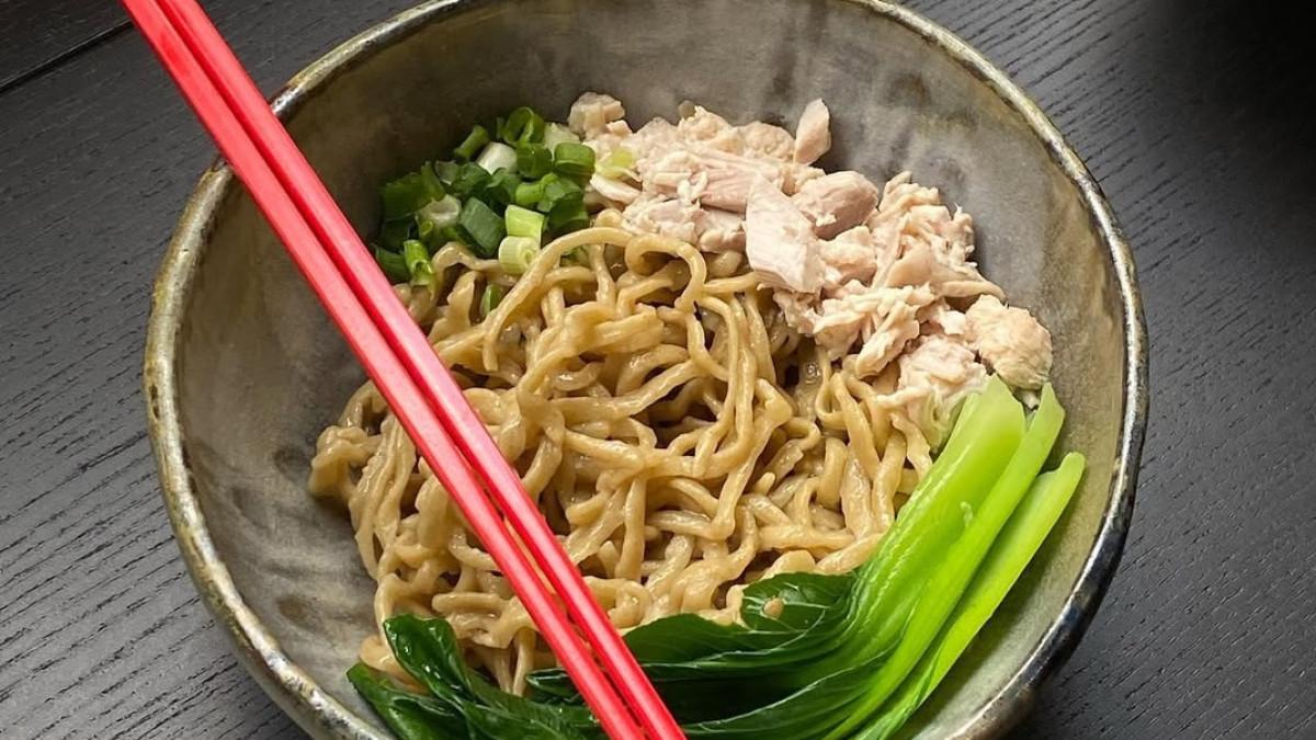 Bakmie Kasih, satu tempat makan malam dekat Stasiun Sudirman Jakarta Pusat.