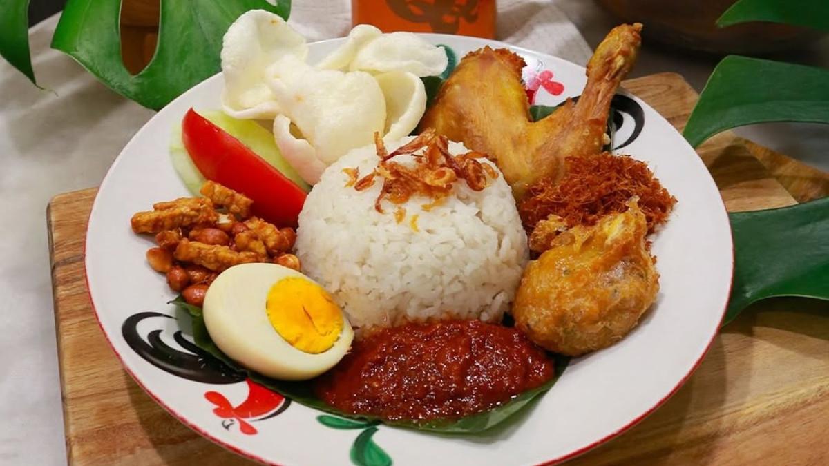 QQ Kopitiam, satu tempat makan malam dekat Stasiun Sudirman Jakarta Pusat.