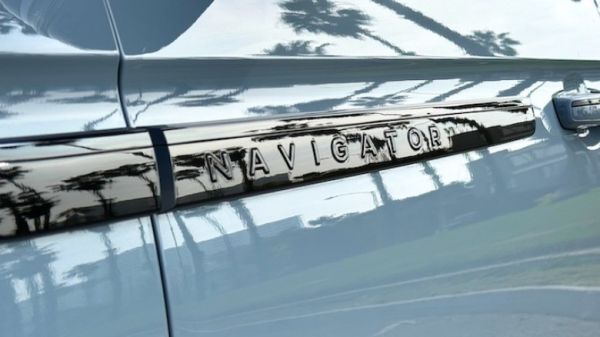 2026 Lincoln Navigator L Reserve side emblem