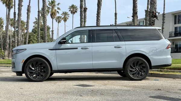2026 Lincoln Navigator L Reserve side profile