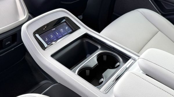 2026 Lincoln Navigator L Reserve rear center console