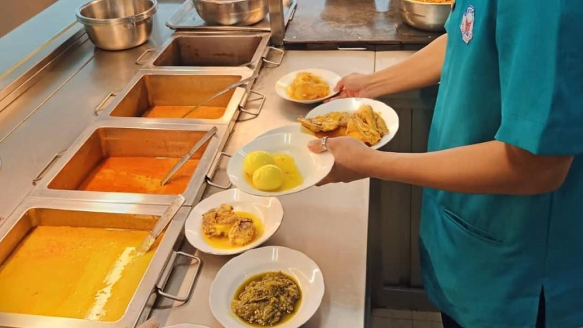 Restoran Simpang Raya Merak, satu tempat makan siang dekat Pelabuhan Merak.