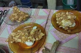 Tepo tahu Ngawi adalah kuliner tradisional khas Ngawi, Jawa Timur, berupa perpaduan lontong (tepo) bertekstur lembut, tahu telur goreng, kol, dan taoge, yang disiram kuah cair bercita rasa manis, pedas, dan sedikit asam.
