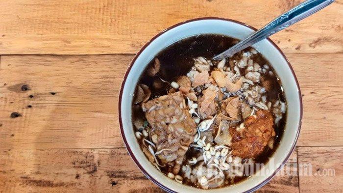 Rawon Kluwek di Jalan Penjaringan, Kecamatan Rungkut, Kota Surabaya.