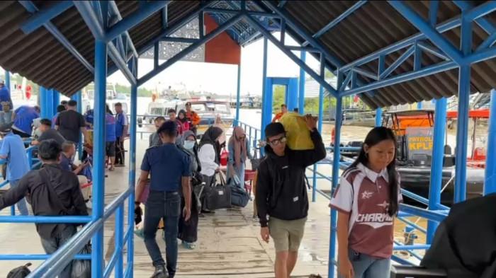 ARUS MUDIK : Aktivitas di pelabuhan kayan II mulai mengalami lonjakan menjelang arus mudik lebaran 1447 Hijriah