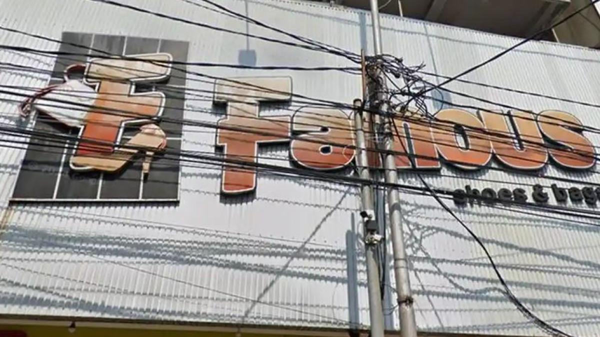 TOKO SEPATU - Famous Shoes Solo. Berikut rekomendasi toko sepatu terlengkap di Solo, Jawa Tengah.