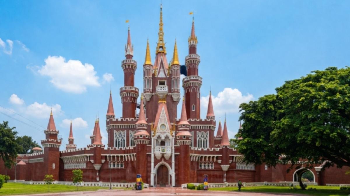 Liburan ke TMII Mei 2026 makin seru, ada Kecak Dance, air mancur, dan shuttle gratis dari LRT.