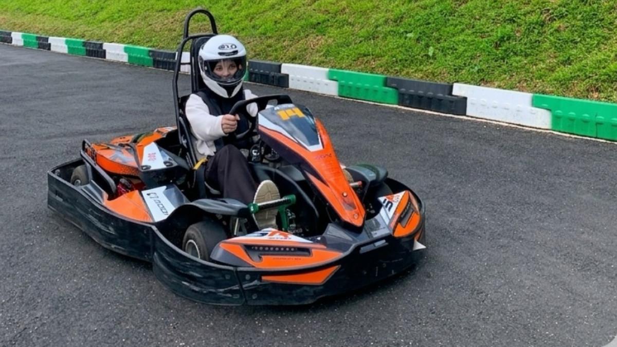 Sensasi meluncur di lintasan luge sambil menikmati udara sejuk Puncak jadi pengalaman baru di Bogor.
