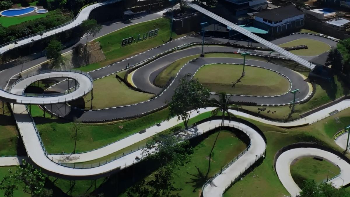 Go-Luge Puncak hadir dengan wahana luge dan gokart berlatar panorama pegunungan Bogor.