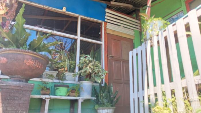 RUMAH - Tempat tinggal Mat Ular di Lingkungan 2 Dendengan Luar, Kecamatan Paal Dua, Kota Manado, Sulawesi Utara, Kamis (7/5/2026). Hingga kini ia masih dirawat di rumah sakit.