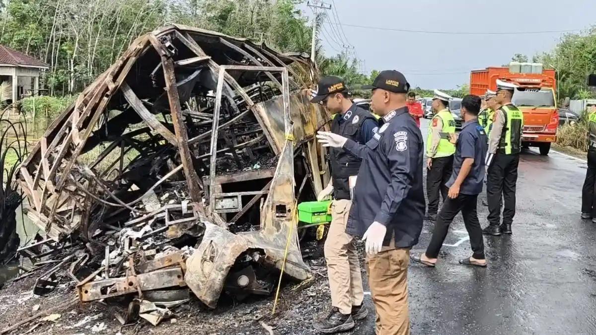KECELAKAAN - TKP kecelakaan maut Bus Antar Lintas Sumatera (ALS) yang terbakar hebat di Simpang Danau, Kecamatan Karang Jaya, Kabupaten Musi Rawas Utara (Muratara), Sumatera Selatan, Rabu (6/5/2026).