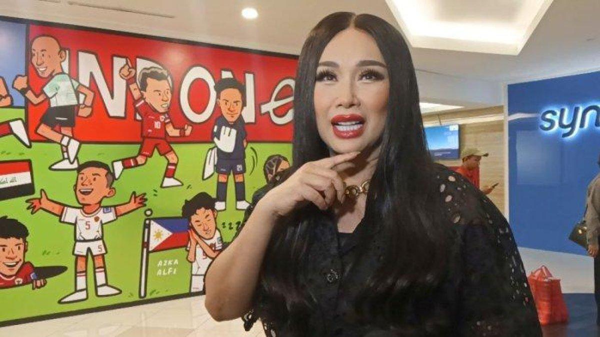 Titi DJ ramai jadi perbincangan publik setelah komentarnya di ajang pencarian bakat viral di media sosial.