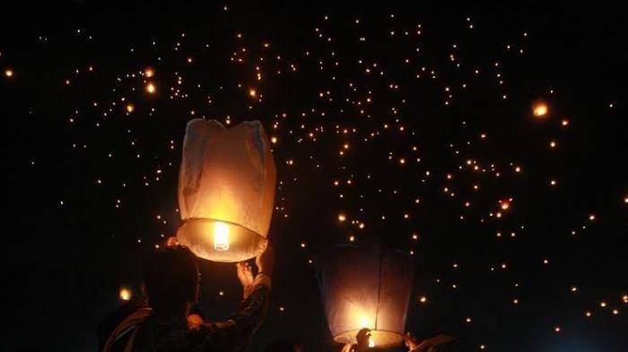 Festival Lampion Waisak Borobudur 2026 segera digelar, tiket nonton dari tribun dibanderol mulai Rp 250 ribu.