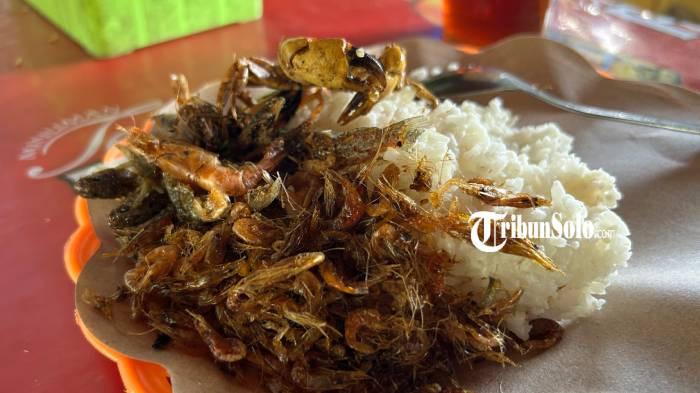 UNIK. Kuliner Sego Yuyu Pak Jenggot di Desa Pokak, Kecamatan Ceper, Kabupaten Klaten pada Jumat (8/5/2026). Harga kuliner ini terjangkau hanya Rp7 ribu.