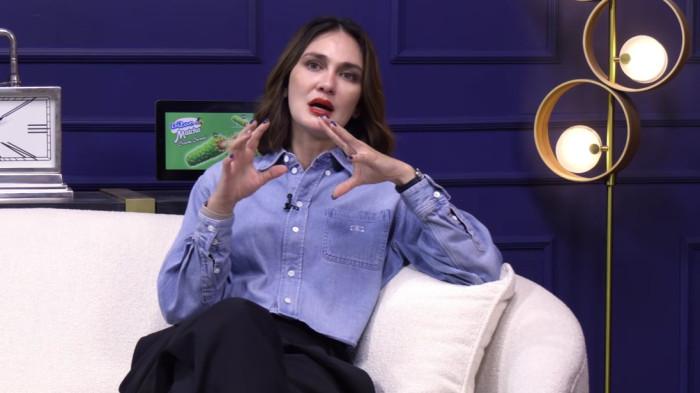 BAHAS PROGRAM HAMIL - Potret Luna Maya di C8 Podcast, dicapture Senin (11/5/2026). Luna Maya beberkan pertimbangan panjang sebelum beri Maxime Bouttier keturunan.