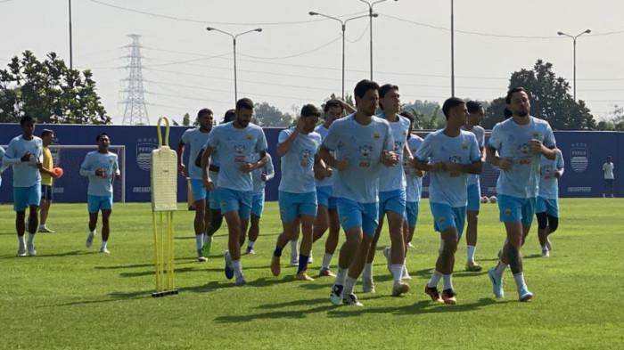PERSIB LATIHAN - Pemain Persib Bandung, Thom Haye dan kawan-kawan, berlatih di Lapangan Pendamping Stadion GBLA, Rabu (13/5/2026). Ini merupakan latihan jelang laga Maung Bandung melawan PSM Makassar.