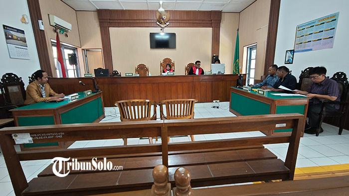 GUGATAN NAMA - Ilustrasi suasana sidang gugatan nama KGPH Purbaya. Sidang lanjutan gugatan perubahan nama KGPH Purbaya menjadi Sri Susuhunan Pakubuwono XIV di Pengadilan Negeri (PN) Solo kembali ditunda, Rabu (13/5/2026).