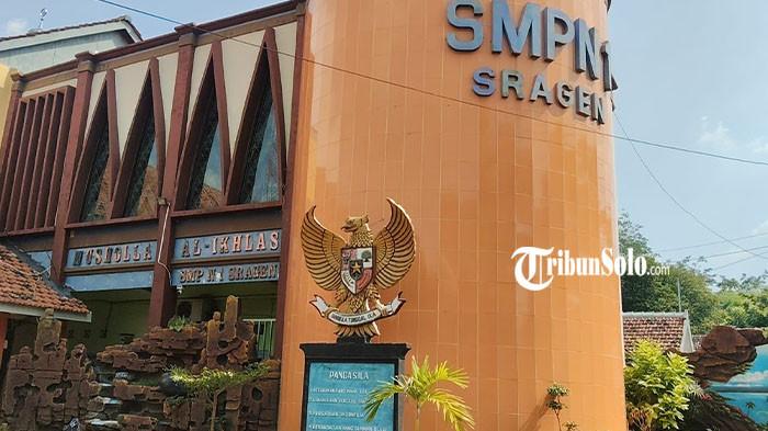 PERNAH TAK DIGAJI - Ilustrasi SMPN 1 Sragen, Rabu (13/5/2026). Dwi Kristiani Mulyaningsih, salah satu guru honorer di SMPN 1 Sragen sudah menjadi guru berstatus honorer selama 24 tahun. Kini, munculnya wacana penghapusan guru honorer justru membuat dirinya dan rekan-rekan sesama guru non-ASN semakin cemas.