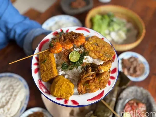 Uih Ka Imah Menu-menu makanan di Uih Ka Imah, Warung Sunda di Jakbar.