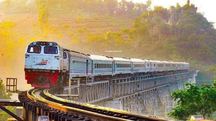 Ilustrasi perjalanan KA Dharmawangsa Ekspres yang melayani rute Jakarta-Surabaya PP.