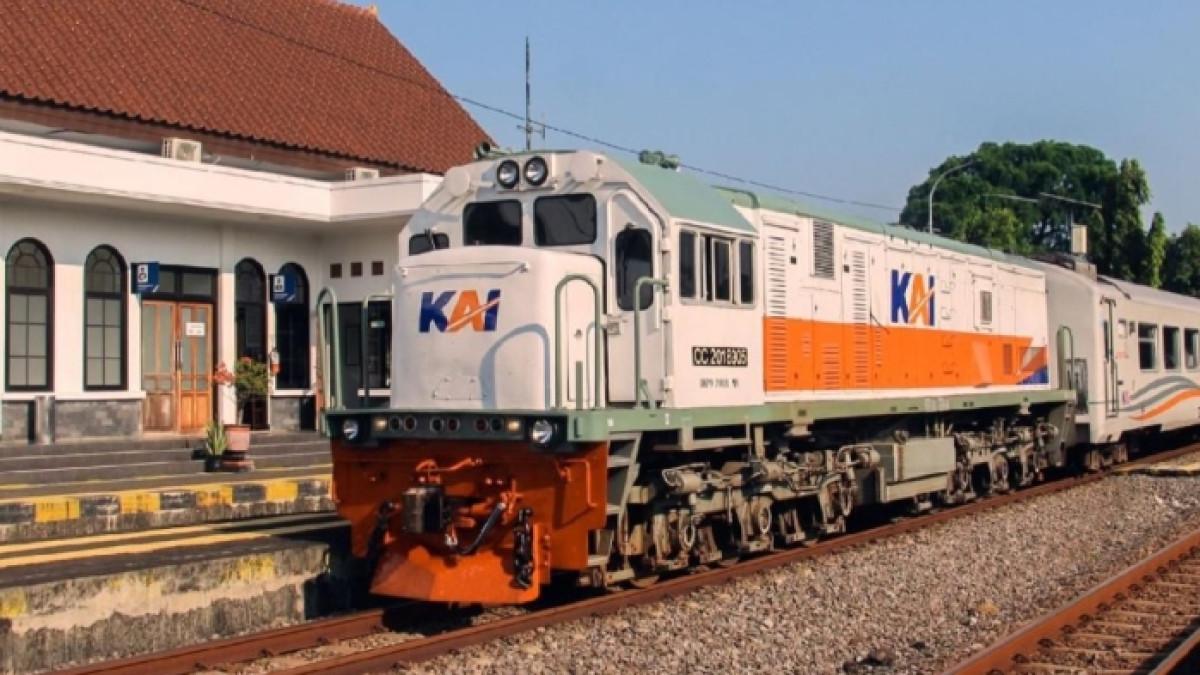 Ilustrasi perjalanan KA Dharmawangsa Ekspres yang melayani rute Jakarta-Surabaya PP.