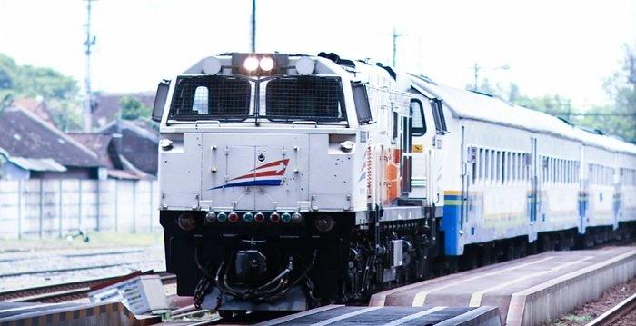 Ilustrasi perjalanan KA Dharmawangsa Ekspres yang melayani rute Jakarta-Surabaya PP.