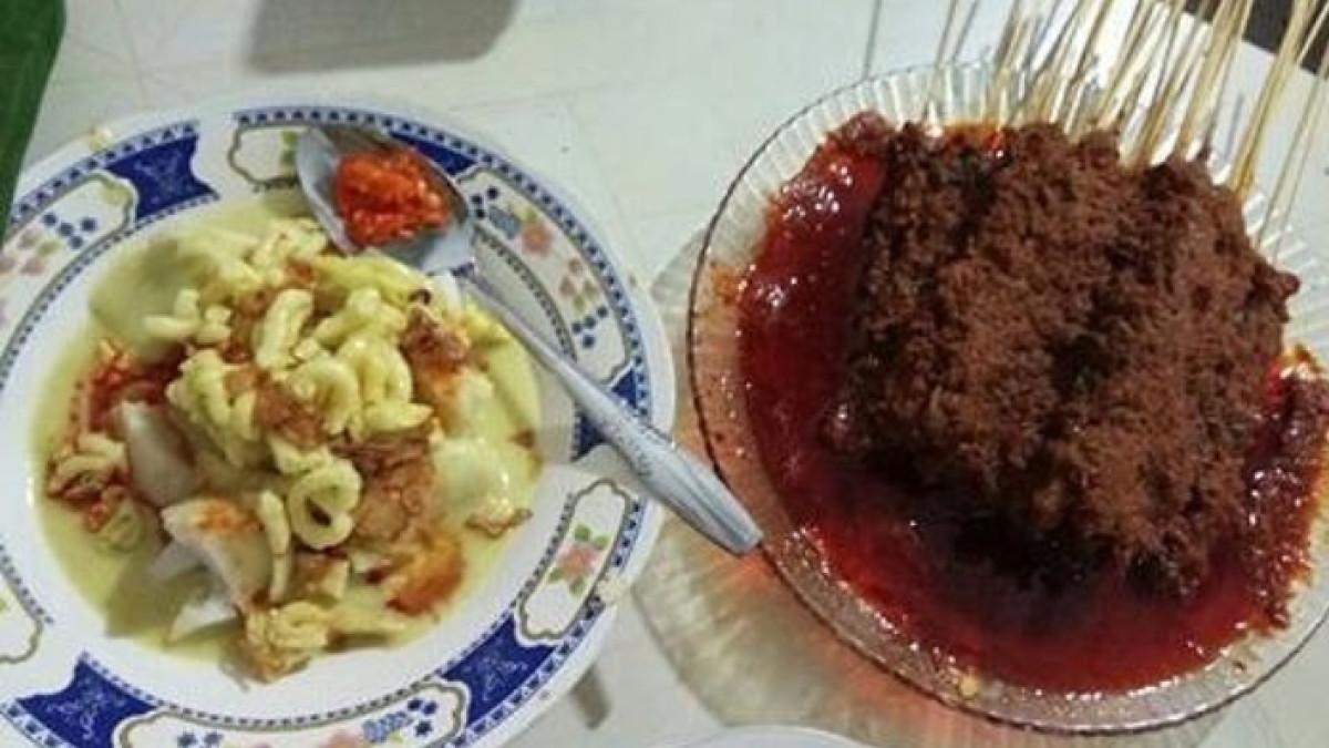 Kupat Glabed Bu Yati, kuliner di Tegal yang cocok untuk menu makan malam.