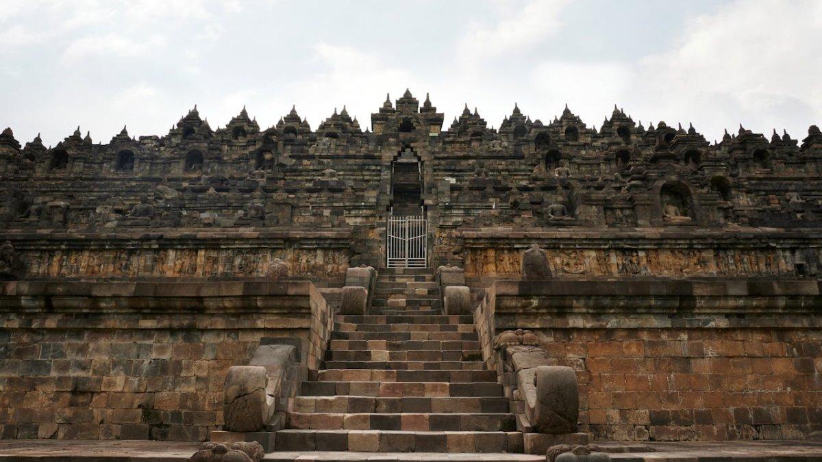 Cari kuliner dekat Candi Borobudur? Beberapa tempat makan ini punya suasana nyaman buat istirahat setelah keliling kawasan wisata.