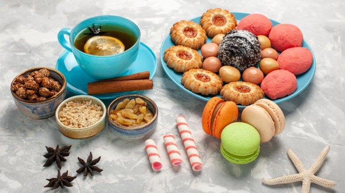 Ilustrasi makanan tinggi gula yang dapat memengaruhi kesehatan kulit