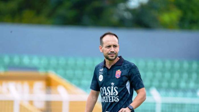 ALL OUT - Pelatih Persijap Jepara, Mario Lemos. Persijap janji tampil all out laga melawan Bhayangkara FC pada Senin (27/10/2025) sore ini.