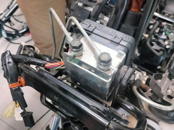 Modul ABS pada Yamaha NMAX berfungsi sebagai pembaca sensor kecepatan 