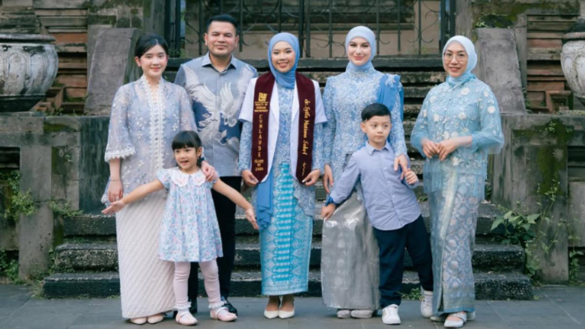 Irish Bella bangga putri sambungnya jadi dokter