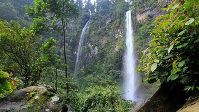 CURUG CILEAT - Curug Cileat yang berada di Dusun Cibago, Desa Mayang, Kecamatan Cisalak, Kabupaten Subang, Provinsi Jawa Barat. Di curug ini dua wisatawan perempuan asal Karawang tewas, , Sabtu (16/5/2026) setelah terseret material longsor.